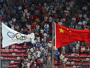 奧林匹克會旗和五星紅旗飄揚