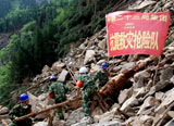 中國鐵建23局的工程搶險隊<br>     冒險勇戰塌方路段