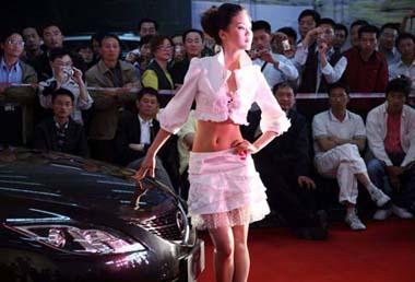 A contestant wearing tiny robe takes part in an auto show babe competition held in Nanjing, capital of east China's Jiangsu Province, May 3, 2009. An auto show babe competition was held at an auto fair in Nanjing on Sunday, attracting a total of 40 contestants from colleges to take part in the competition. (Xinhua/Wang Xin)