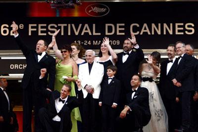 Creators and their family memebers of the 3D animated movie "Up" pose during the screening of their movie on the opening night of the 62nd International Film Festival in Cannes, France, May 13, 2009.(Xinhua Photo)