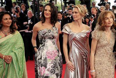 Member of the jury, Indian actress Sharmila Tagore, Italian actress and director Asia Argento, US actress Robin Wright Penn and French actress and president of the jury Isabelle Huppert (L-R) pose on the red carpet while arriving for the opening ceremony of the 62nd International Film Festival in Cannes, France, May 13, 2009. (Xinhua Photo)