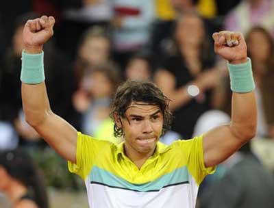 Spain's Rafael Nadal celebrates after winning his match against compatriot Fernando Verdasco at the Madrid Open tennis tournament May 15, 2009.(Xinhua/Chen Haitong)