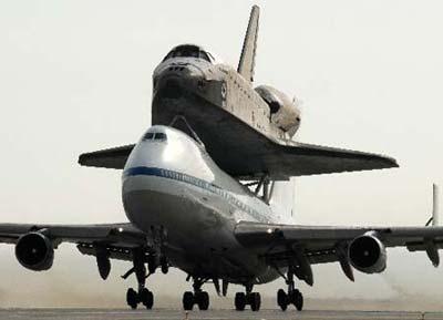 Carried aboard a NASA 747, the space shuttle Atlantis begins its takeoff roll as it departs the NASA Dryden Flight Research Center at Edwards Air Force Base, Calif., enroute to the Kennedy Space Center in Florida, beginning the last leg of STS-125, its mission to repair the Hubble space telescope, Monday, June 1, 2009.(Xinhua/AFP Photo)