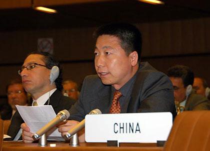 China's first astronaut Yang Liwei delivers a speech at the 52nd plenary session of the United Nations Committee on the Peaceful Uses of Outer Space (COPUOS), in Vienna, capital of Austria, June 3, 2009. Yang Liwei on Wednesday called for peaceful development and use of outer space here at the 52nd plenary session of COPUOS of the United Nations. The 52nd session of COPUOS is being held from June 3 to June 12 at the UN office in Vienna. (Xinhua/Liu Gang)