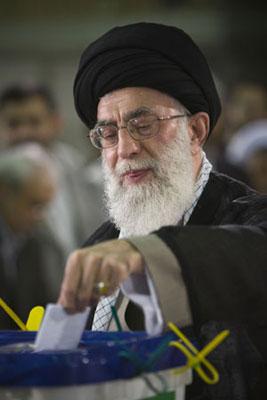 Iran's Supreme Leader Ayatollah Ali Khamenei casts his ballot during the Iranian presidential election in Tehran June 12, 2009. (Xinhua/Reuters Photo)