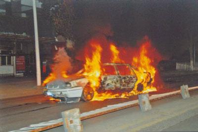 File photo released by the government of Urumqi City in a press conference in Urumqi, capital of northwest China's Xinjiang Uygur Autonomous Region, shows a burnt car in the riot happened on July 5, 2009.(Xinhua)