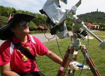 An astronomy enthusiast from southeast China's Taiwan tests his solar eclipse observation instruments in the Shangfangshan Forest Park in Suzhou, east China's Jiangsu Province, July 20, 2009. A big number of astronomers and astronomy enthusiasts have arrived at Shangfangshan Forest Park in Suzhou, preparing for solar eclipse observation on July 22. (Xinhua/Qi Zhenlin) 