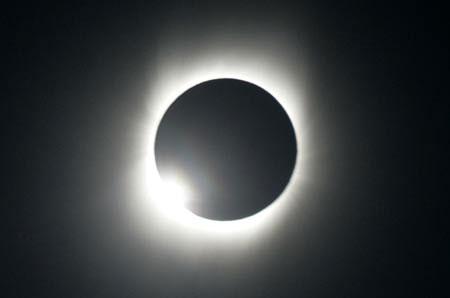 The moon passes between the sun and the earth during a total solar eclipse in the northern Indian city of Varanasi July 22, 2009. The longest total solar eclipse of the 21st century began its flight on Wednesday across a narrow path of Asia, where it was expected to darken the skies for millions of people for more than six minutes in some places.(Xinhua/Reuters Photo)