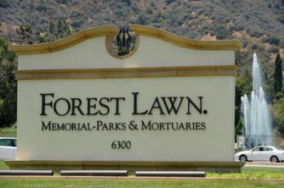 Photo taken on July 1, 2009 shows Forest Lawn Memorial-Park in Glendale. The family of pop king Michael Jackson has put off his burial service to Sept. 3 but gave no reason(Xinhua/Reuters Photo)