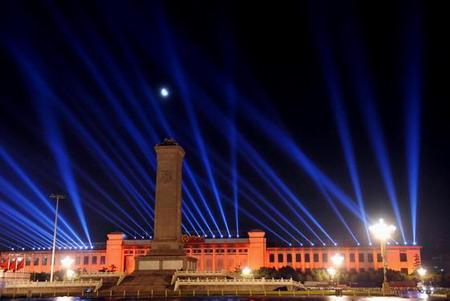 Beams of light radiate from the National Museum of China, on the east side of the landmark Tiananmen square, in Beijing Thursday September 10, 2009, in the run-up to the country's National Day on October 1. [Xinhua]