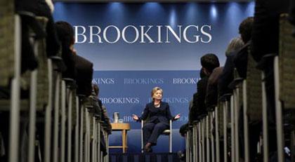 U.S. Secretary of State Hillary Clinton speaks about the United States' agenda for the United Nations General Assembly at the Brookings Institution in Washington, September 18, 2009.(Xinhua/Reuters Photo)