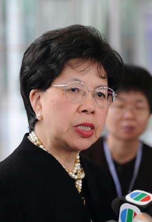 Director General of World Heath Organization (WHO) Margaret Chan (front) speaks to the media in Hong Kong, south China, on Sept. 21, 2009. Chan said here Monday that as the peak flu season comes in winter, a second wave of the A/H1N1 flu outbreak is expected to arise with more reports of new cases. (Xinhua/Chen Duo) 