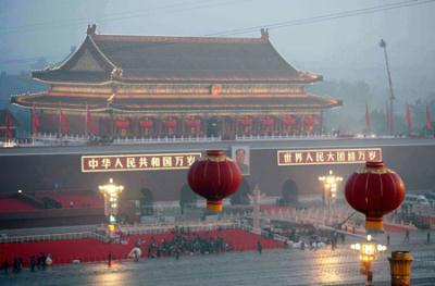 Photo taken on Oct. 1, 2009 shows the general view of Tian'anmen in the early morning. China will celebrate on Oct. 1 the 60th anniversary of the founding of the People's Republic of China. (Xinhua/Yuan Man)