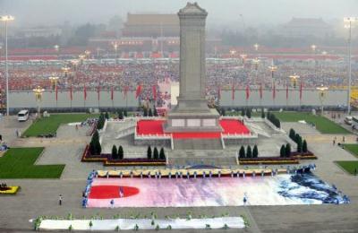 Photo taken on Oct. 1, 2009 shows the general view of Tian'anmen Square in the early morning. China will celebrate on Oct. 1 the 60th anniversary of the founding of the People's Republic of China. (Xinhua/Dai Xuming)