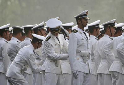 Troops get ready at Beijing's Tian'anmen Square ahead of a grand parade to celebrate the 60th anniversary of the founding of the People's Republic of China, October 1, 2009. [Xinhua]