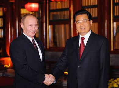 Chinese President Hu Jintao (R) meets with Russian Prime Minister Vladimir Putin in Beijing, capital of China, Oct. 14, 2009.(Xinhua/Liu Jiansheng) 