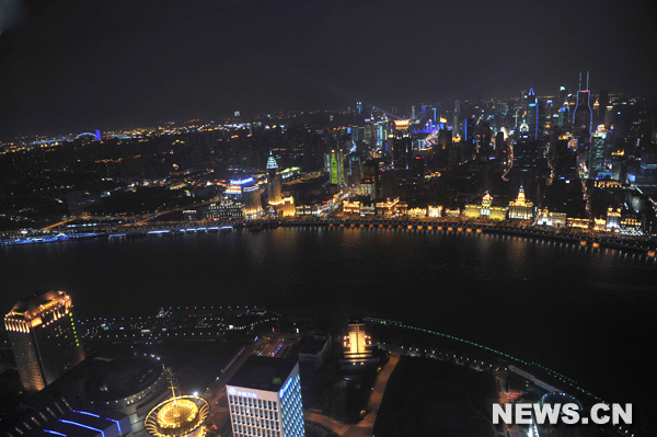 Un grand spectacle de lumières et de feux d'artifice a eu lieu vendredi soir pour la cérémonie d'ouverture de l'Exposition universelle 2010 de Shanghai.