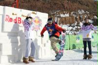 [高清組圖]紅牛南山公開賽 選手耍寶引美女青睞