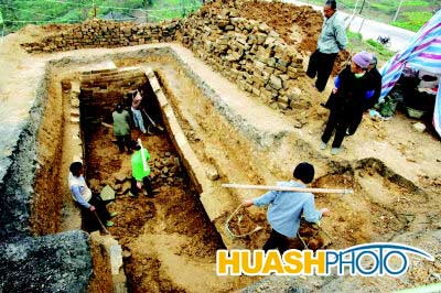 科技時代_重慶豐都漢代墓穴發現罕見胡人俑(組圖)