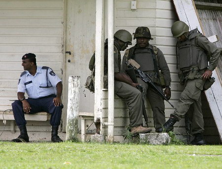 斐濟軍隊包圍政府大樓總理稱發生政變(圖)