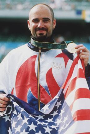 Atlanta 3 August 1996, Games of the XXVI Olympiad. Tennis men's single: gold medal winner Andre AGASSI of the United States waves to the audience. Credit: Getty Images/Gary M. Prior