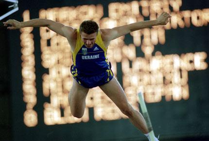 Sydney, 27 September 2000: Sergey BUBKA from Ukraine during the qualifications for the pole vault event at the Olympic Stadium. He failed to qualify for the final. Credit: Getty Images/Michael Steele