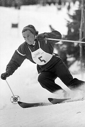 Oslo, Norefjell, 17 February 1952: Trude BEISER-JOCHUM from Austria, 1st, in action in the Alpine skiing downhill. Credit : IOC Olympic Museum Collections