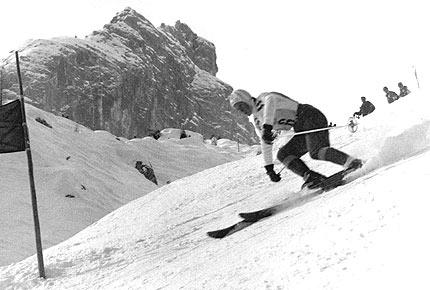 Cortina d'Ampezzo, 1st February 1956: Madeleine BERTHOD from Switzerland, 1st, in action during the Alpine skiing downhill. Credit: IOC Olympic Museum Collections
