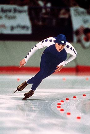 Calgary, 23 February 1988. XV Olympic Winter Games. Speed skating, women's 1500 m, Dutchwoman Yvonne VAN GENNIP, 1st, in action. Credit: Getty Images/Mike Powell