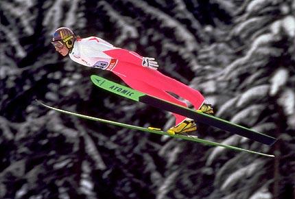 Courchevel, 14 February 1992, XVI Olympic Winter Games. Finn Toni NIEMINEN performs during the teams 90m ski jumping event. Credit : Getty Images/Vandystadt