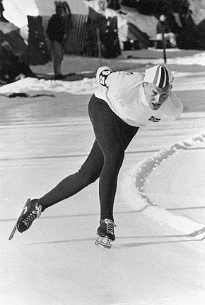 Squaw Valley, February 1960, VIII Olympic Winter Games. Men's speed skating 10,000m event: eventual winner, Knut JOHANNESEN of Norway in action. Credit: IOC Olympic Museum Collections/RÜBELT