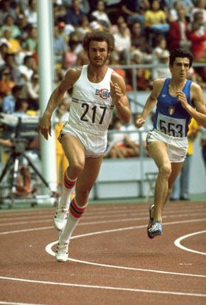 Montreal, July 1976, Games of the XXI Olympiad. Men's athletics: Alberto JUANTORENA of Cuba and Alfonso DI GUIDA of Italy in action during the 400m semi-final. Credit: Getty Images/Tony Duffy