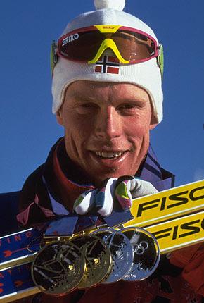 Lillehammer, February 1994, XVII Olympic Winter Games. Norwegian Björn DAEHLIE displays his four cross country skiing medals. Credit: Getty Images/Vandystadt G岢rard