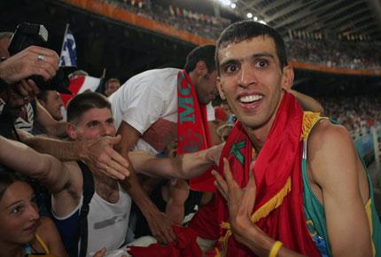 Athens, 24 August 2004, Games of the XXVIII Olympiad. Men's athletics: Hicham EL GUERROUJ of Morroco is cheered by fans during his lap of honour in the Olympic Stadium after his victory in the 1500m final. Credit: Getty Images/Mark Dadswell