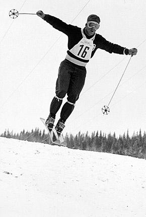 Oslo February 1952, VI Olympic Winter Games. Alpine Skiing, men's downhill: Stein ERIKSEN of Norway, 6th, in action. Credit: IOC Olympic Museum Collections/RÜBELT Lothar