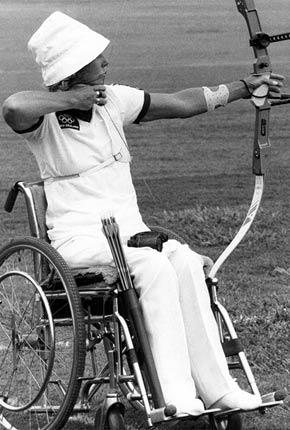 Los Angeles 8 August 1984, Games of the XXIII Olympiad. Women's archery 70m: New Zealander Neroli FAIRHALL in action. Credit: IOC / Olympic Museum Collections/R. Witschel/IOPP