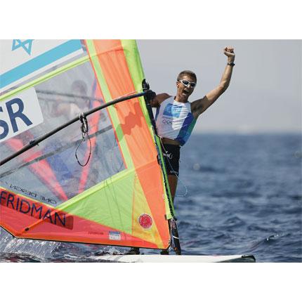 Athens, 25 August 2004, Games of the XXVIII Olympiad. Gal FRIDMAN of Israel celebrates his victory in the windsurfer Mistral final race. Credit: Getty Images/Clive Mason