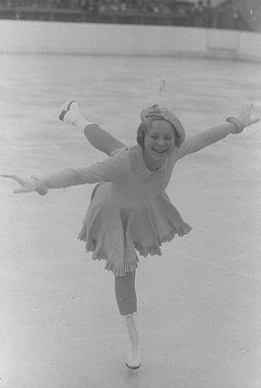 Garmisch-Partenkirchen, February 1936: Sonja HENIE of Norway, 1st, in action in the women's individual figure skating event during the IV Olympic Winter Games. Credit : IOC Olympic Museum Collections