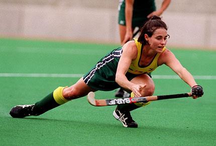 2000: Rechelle HAWKES of Australia in action against China during a hockey test competition before the Games of the XXVII Olympiad. Credit : Getty Images/Adam Pretty