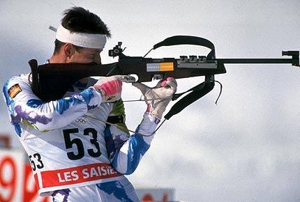 Albertville, 20 February 1992, XVI Olympic Winter Games. German Mark KIRCHNER shoots during the men's 20km biathlon event in Les Saisies. Credit: Getty Images/COLE Chris