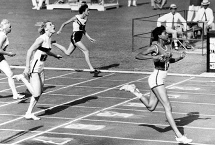 Rome, 5 September 1960, Games of the XVII Olympiad. Women's athletics, from right to left at the 200m finish: Wilma RUDOLPH of the United States 1st, Barbara LERCZAK-JANISZEWSKA of Poland 3rd and Judith HEINE of Germany 2nd. Credit : IOC Olympic Museum Collections