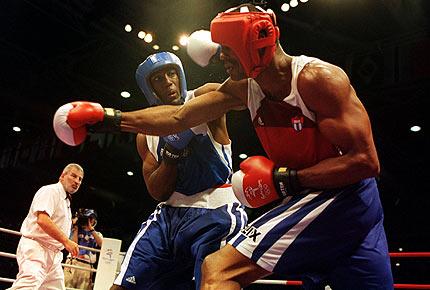 Sydney, 26 September 2000, Games of the XXVII Olympiad. Men's boxing: Felix SAVON of Cuba (left) in action during his victory over Michael BENNETT of the United States in the heavyweight quarterfinal bout held at the Convention and Exhibition Centre in Darling Harbour. Credit: Getty Images/BELLO Al