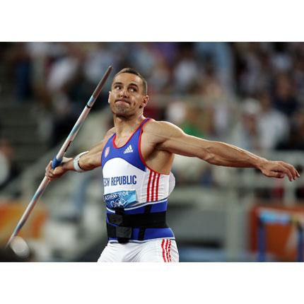 Athens, 24 August 2004, Games of the XXVIII Olympiad. Men's athletics: Roman SEBRLE of the Czech Republic throws the javelin during the decathlon event at the Olympic Stadium. Credit: Getty Images/Stu Forster