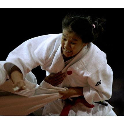 Atlanta, Georgia World Congress Center, 26 July 1996, Games of the XXVI Olympiad: Ryoko TAMURA of Japan in action against Sun Hui KYE of the Democratic People's Republic of Korea during the -48kg judo final. Ryoko TAMURA went on to win the silver medal. Credit: Getty Images/Steve Munday