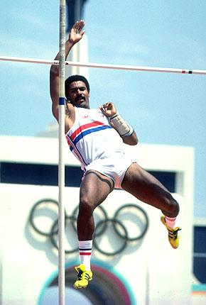 Los Angeles, 9 August 1984, Games of the XXIII Olympiad. Men's athletics at the Coliseum: Daley THOMPSON of Great Britain clears the bar in the pole vault section of the decathlon. Credit : Getty Images/Getty Images UK