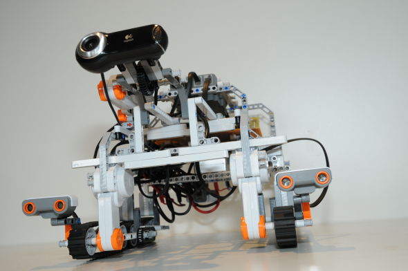 今年10月份，國際空間站上的宇航員使用美國宇航局實驗性的容斷網絡（DTN）協議成功驅動了一輛位於德國境內歐洲空間運行中心的樂高玩具機器人。這項測試有朝一日將有望幫助飛往火星的宇航員在軌道上操控地面上的漫遊車