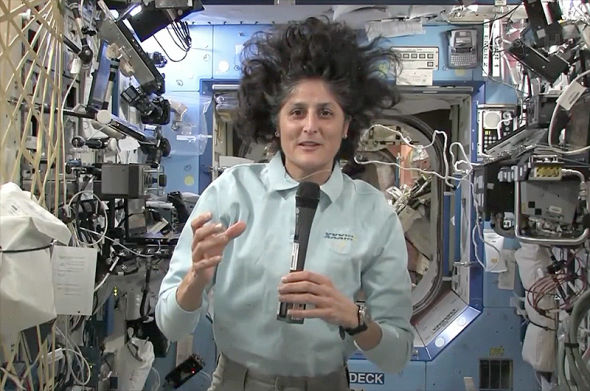 2012年10月19日，蘇尼塔�威廉姆斯是國際空間站第33遠征隊指令長，她接受了空間網的採訪 