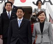 日本首相安倍晉三抵京訪華