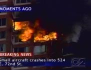 小飛機撞樓後起火爆炸
