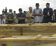 印尼民眾悼念沉船事件遇難者